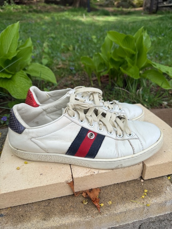 Gucci Shoes - Gucci White Leather Low-Top Sneakers with Red and Navy Stripe